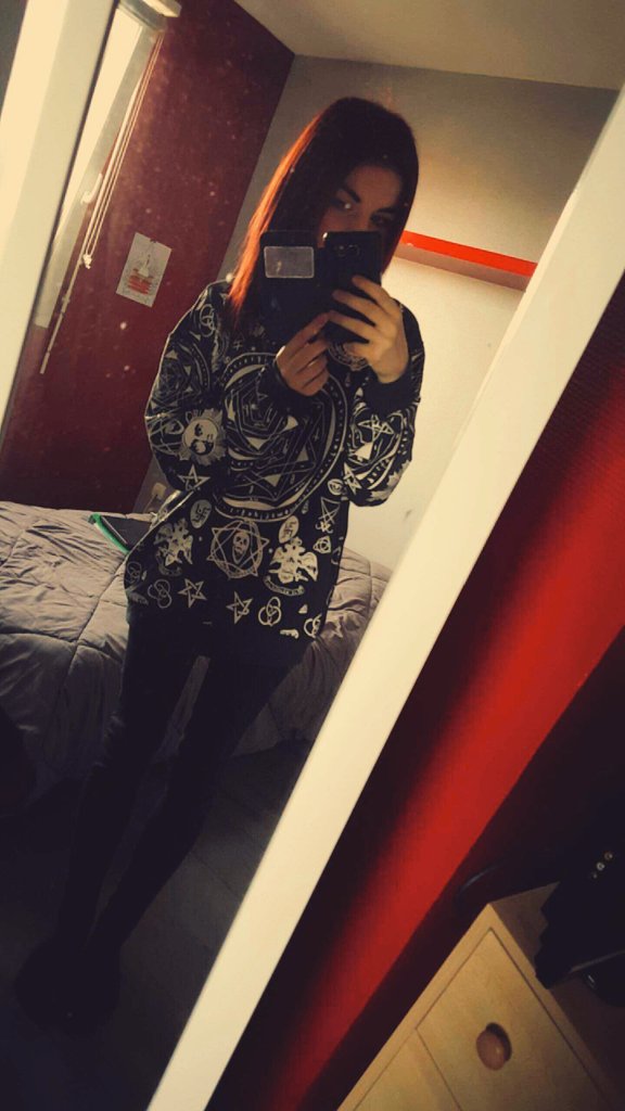 Weedzy_'s tweet photo. Bon bah je sais pas quoi dire, à par qu'on peut s'en sortir malgrès les rechutes et les baisses de motivation 💪 #fightanorexie https://t.co/CGZBPZyvgR