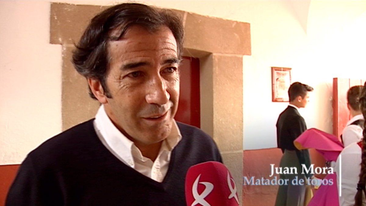 tierratorosCEX's tweet photo. Cáceres celebraba el II Tentadero de su escuela taurina. Junto a #ManuelBejarano con los alumnos, los maestros @83JuanMora y @ferreratorero https://t.co/ETOOO52HZL