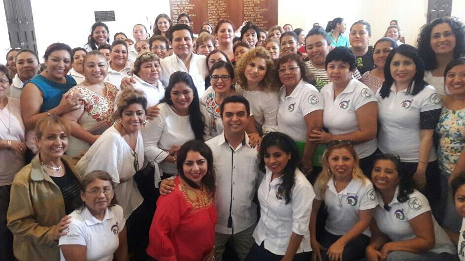 IRHYucatan's tweet photo. 9a Sesión Presencial de la @ENMPRIISTAS tema: ' Media Training'.
#EscuelaMujeresPRI
#CapacitandoConRumbo https://t.co/lzDxVTsxjr