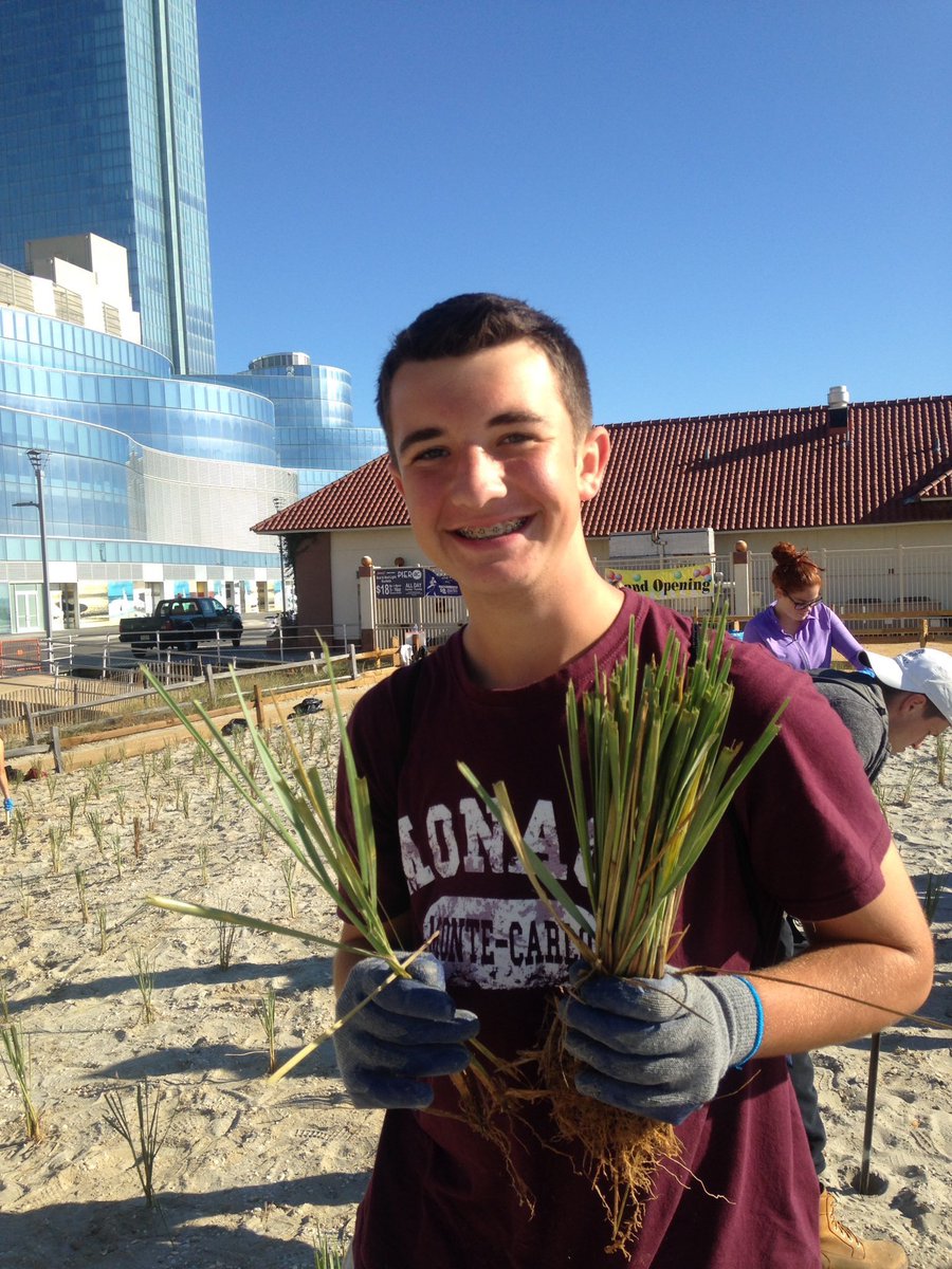 StAugustinePrep's tweet photo. Exit as men to serve...
.
.
What better way to spend the day - @PrepInteract was out serving the community with our sisters from @OLMA_NJ! https://t.co/wAEonxsDDB