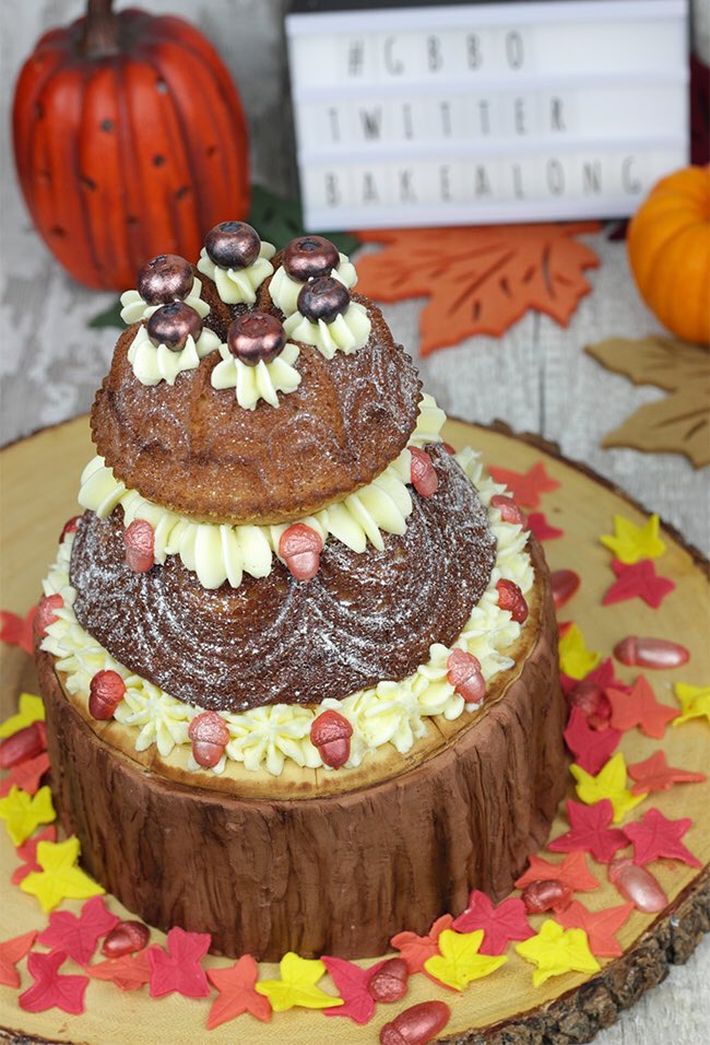 ThirzahSlater's tweet photo. (New!) #GBBOTwitterBakeAlong post is here: https://t.co/gB0AQJXYCP @Rob_C_Allen @thebakingnanna1 #Forgottenbakesweek #savoycake https://t.co/qDuOJe9PTp