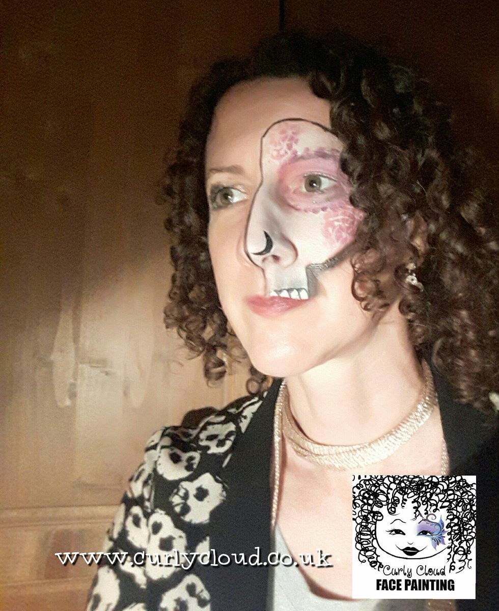 suecurlymills's tweet photo. Just another day at the office #curlycloudfacepainting #curlycloud #halloween #sugarskull #halloweenmakeup https://t.co/JIRsSh1dWS