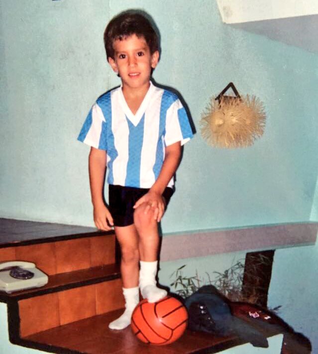 francoDimasi's tweet photo. Hoy mi hermana me paso esta foto mia de cuando tenia 7 años. VAMOS ARGENTINA! https://t.co/YbchTta1bT