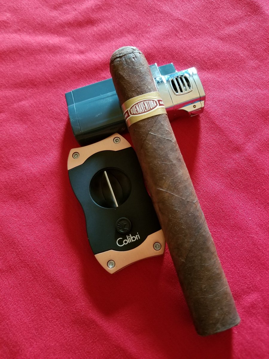 Mack280's tweet photo. C&C time with a delish treat. @CurivariCigars #P554 @CigarChairman @PistolCliff @BoneMaCracken @JeffBOTL @notbuncy @RodZdebiak @joe_boca https://t.co/jCaig2MqJt