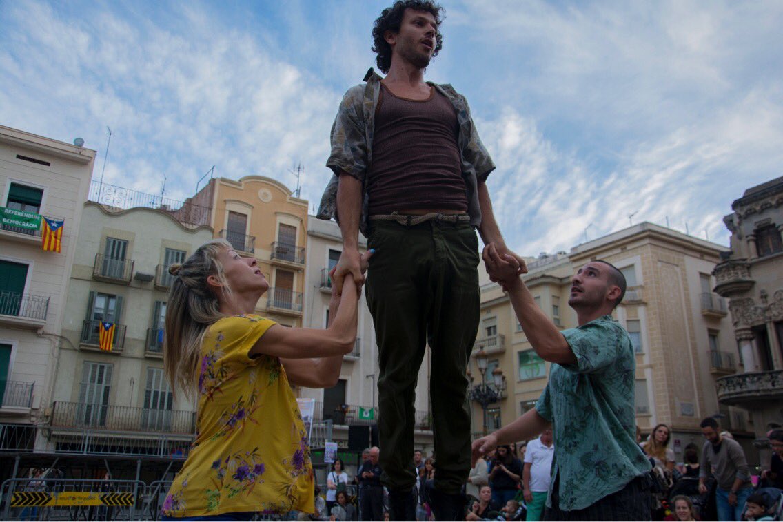 ReusCultura's tweet photo. Gràcies a tots els artistes i públic per fer possible el festival #COSReus any rere any durant 20 edicions. Fins l’any que ve! #Femcultura https://t.co/f4jPdufB6t