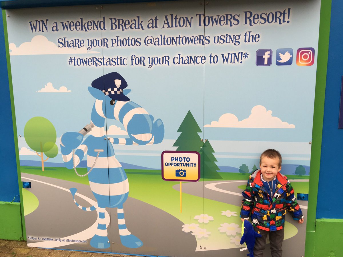 Clearps's tweet photo. Amazing time @altontowers our little boy canโt wait to go back for some more fun! #towerstastic https://t.co/4futiqBWde