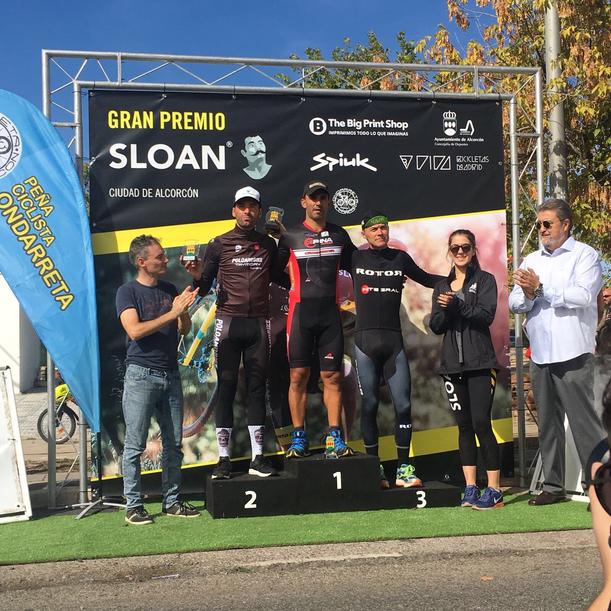 En este equipo solo hay titulares, los reservas en la bodega # rocksierrasrules  #rotorbike# cx