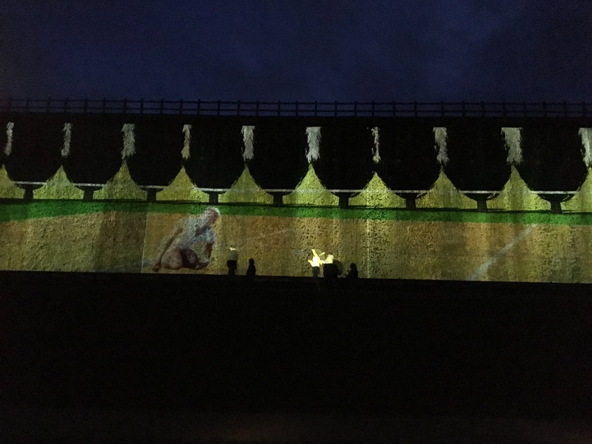 EwertBurkhard's tweet photo. #Lichtsicht - die Projektions-Biennale auf dem alten Gradierwerk in Bad Rothenfelde. Cool, gespenstisch, stimmungsvoll. @lichtsicht https://t.co/hepGki4GOV
