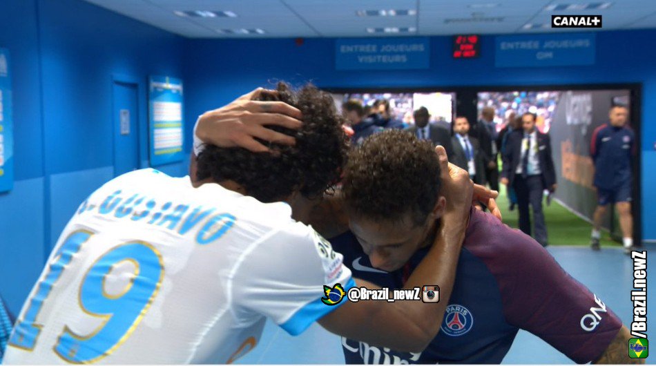 Brazil_newZ's tweet photo. صورة رائعة لابناء السامبا مسجلي اهداف الشوط الاول
🇧🇷 نيمار x لويز غوستافو 🇧🇷
#OMPSG #JourDeClassico https://t.co/4Rq6unRrdp
