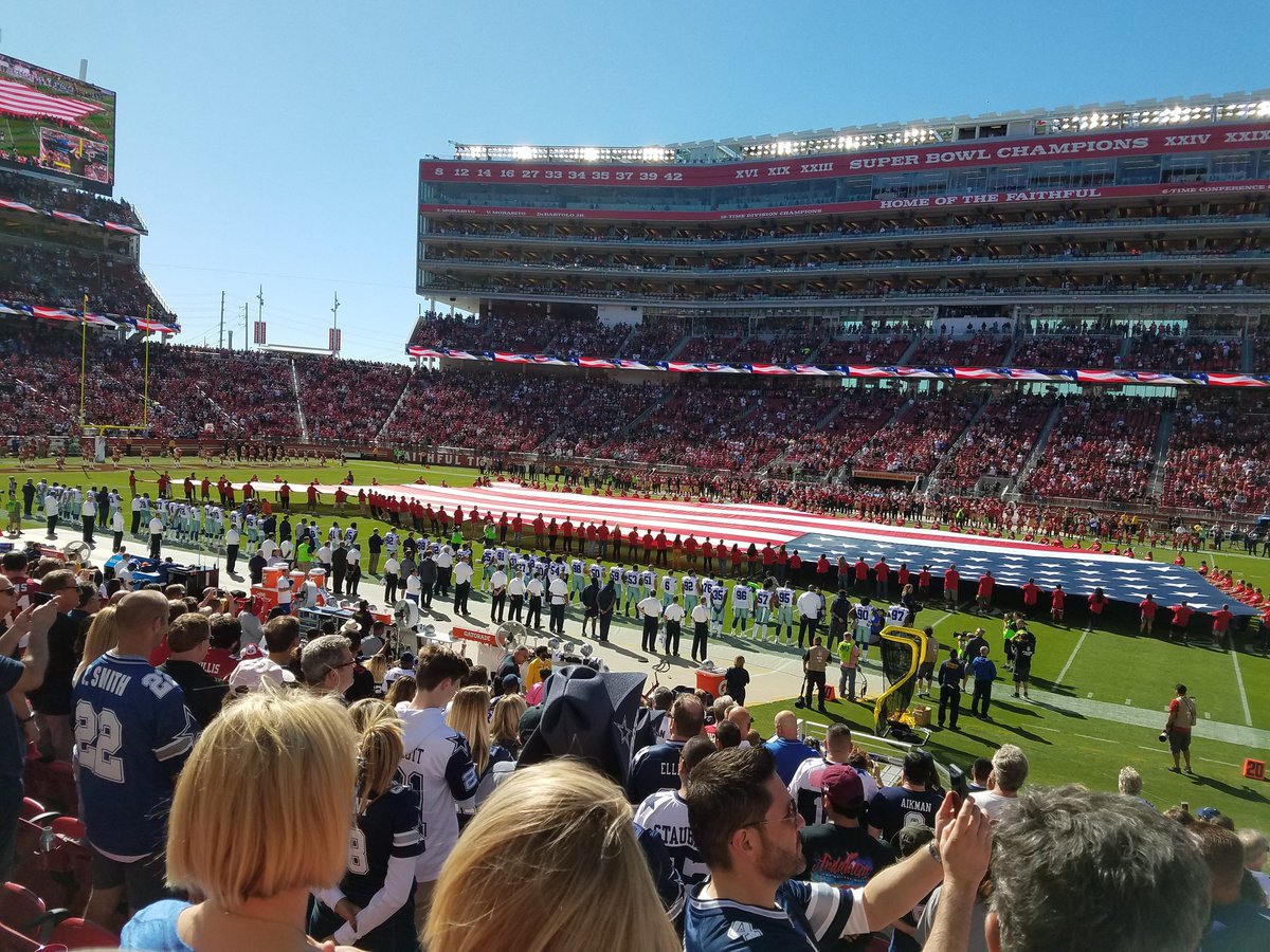 MelessaWright's tweet photo. No knees here.... btw... no one in the stadium sat either. #america #GoCowboys https://t.co/ZyLZnPcEwO