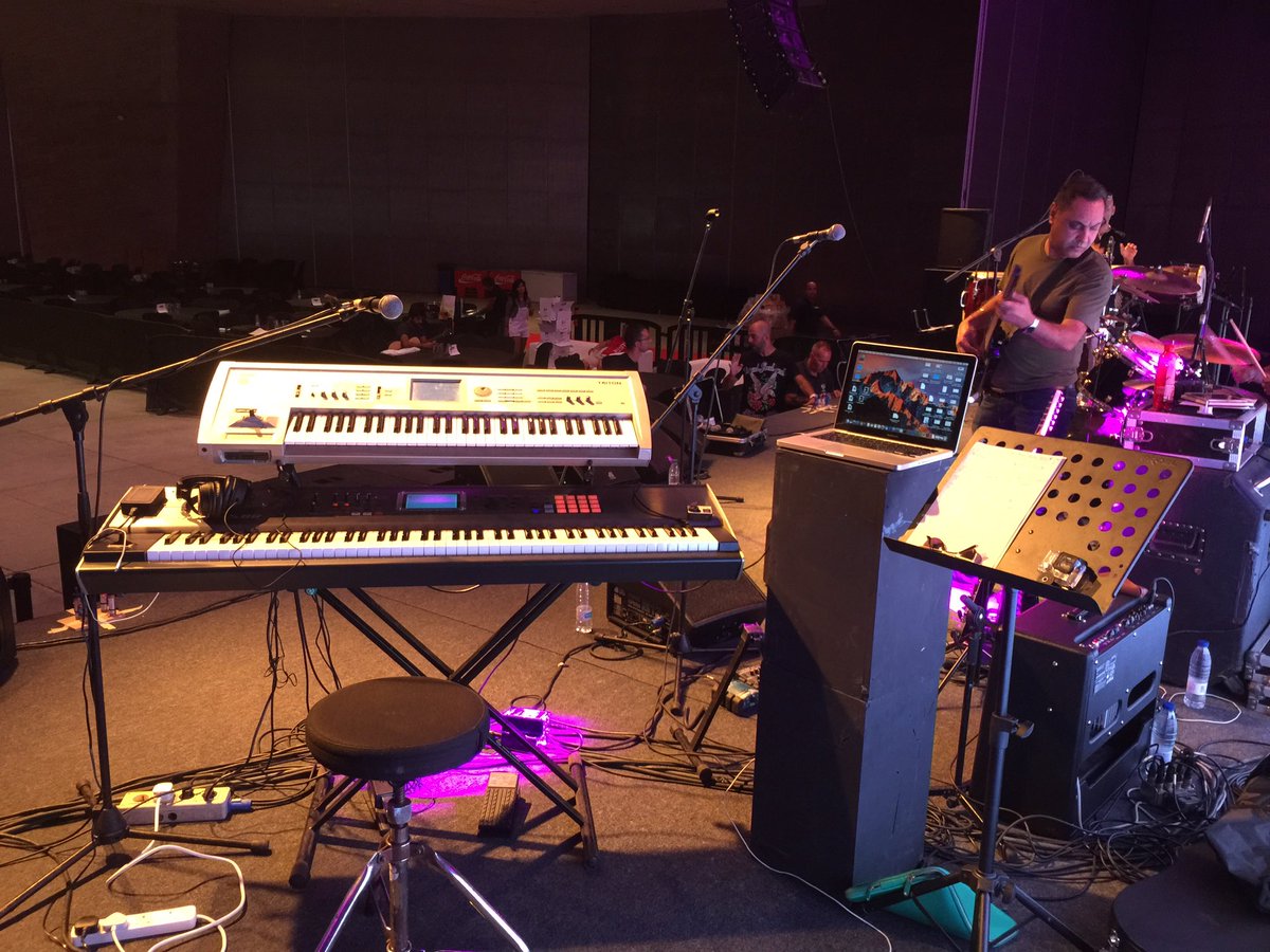 EchoesInt's tweet photo. @Bolllyfest thank you for the amazing experience #bollyfest3 #diwalibash #MOhitlalwani #tenerife #magma #livemusic #bollywood #liveband #rt https://t.co/CmAxRHoTMF