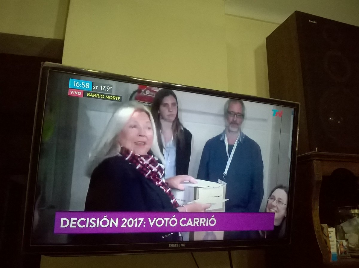 chisp7's tweet photo. Fuerza Lilita hoy es tu día no le des bola a la mala onda recién voto @elisacarrio @cambiemos #Desicion2017 https://t.co/7vC0Am7LLx