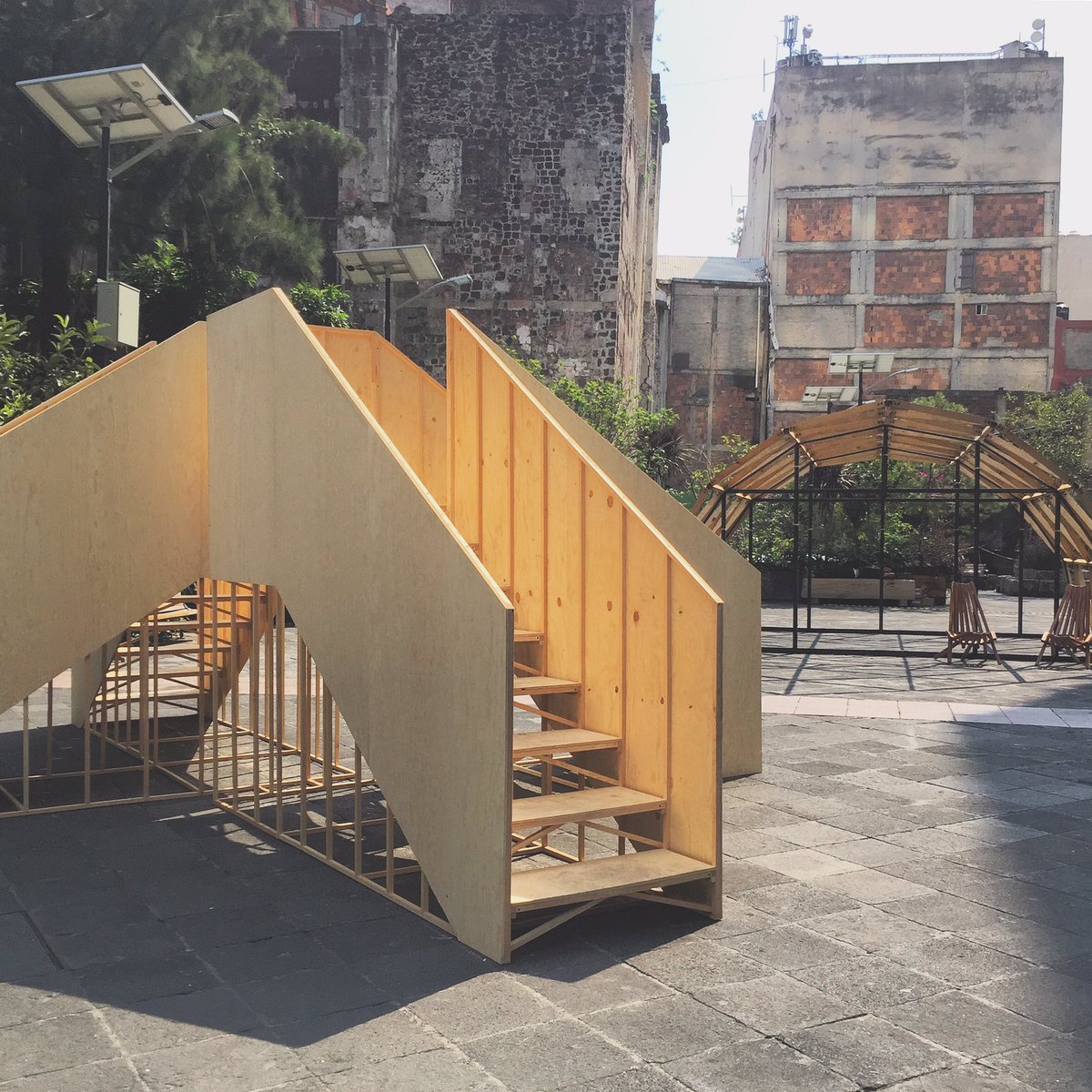 thotmag's tweet photo. El "Puente de (des)encuentros" por Proyecto Ludens nos encanta, no se une hasta que exista la presencia de dos personas. #amd2017 #cdmx https://t.co/2UE0TzE5Kd