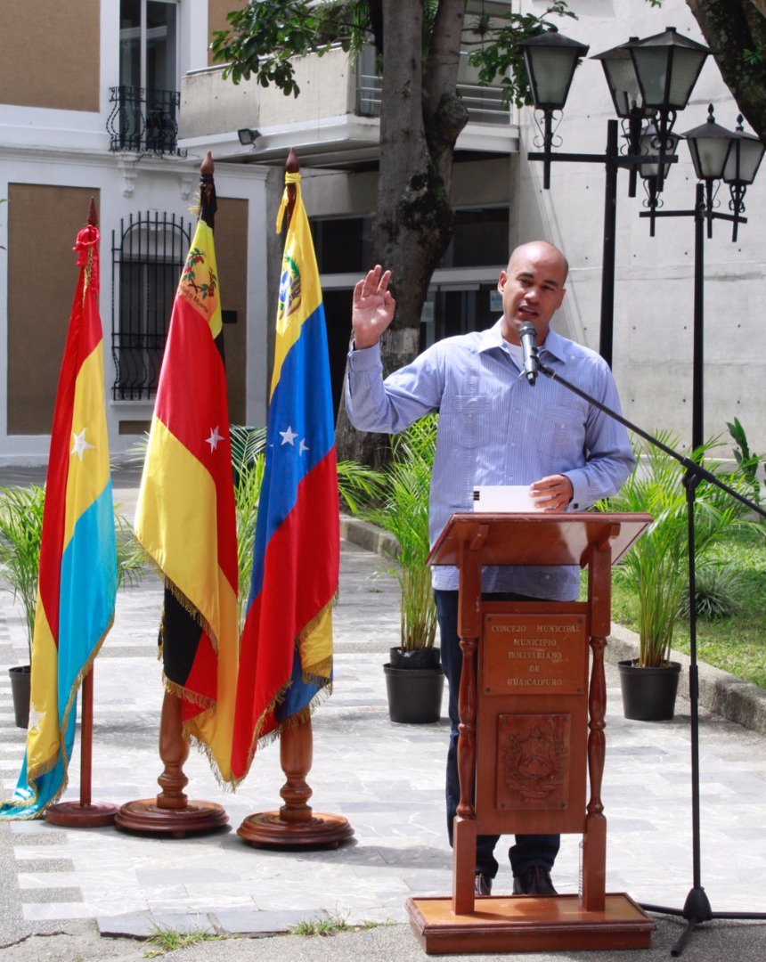 MirandinosPSUV's tweet photo. #LEA | HÉCTOR RODRÍGUEZ REESTRUCTURARÁ GOBERNACIÓN PARA HACERLA ÚTIL AL PUEBLO https://t.co/sZkVdZSZ4f @HectoRodriguez @NicolasMaduro https://t.co/yLozTjabd3