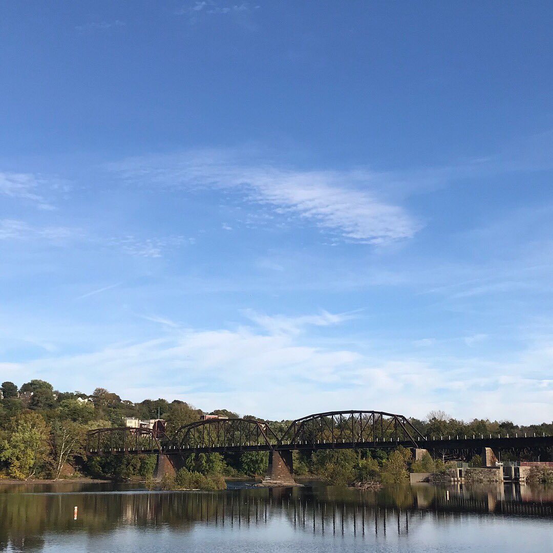 HRoadfeldt's tweet photo. 80 degree weather; Food Truck Heaven; Easton, PA; October 22nd! @kirkoriordan #PracticeBreak https://t.co/wndIw1ycrb