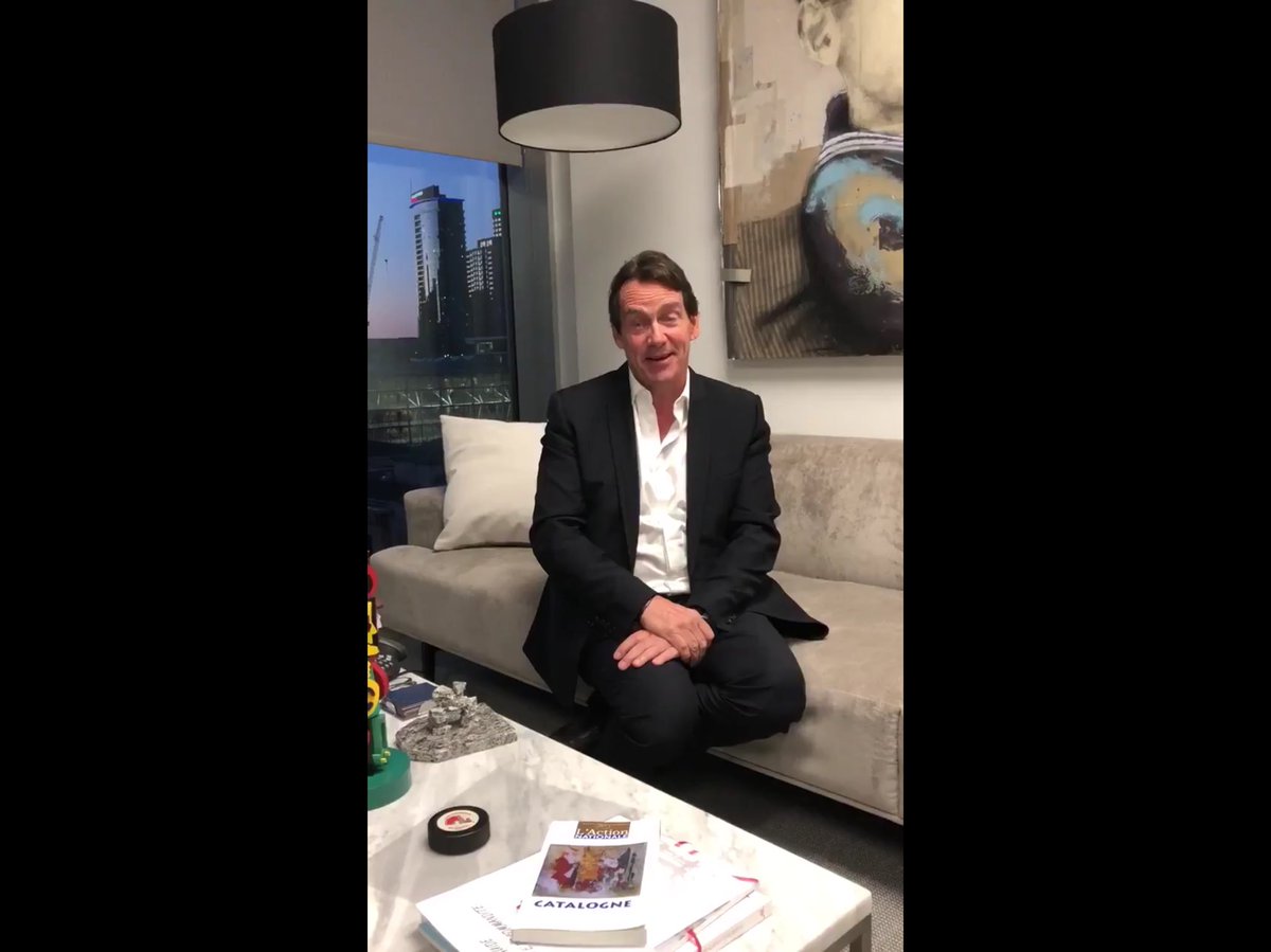 Martin_02's tweet photo. @PKP_Qc @pbernier10 Toute est dans toute, sur la table , un livre sur la #Catalogne et une rondelle des #nordiques ;-) #PBernier #IMFC #PKP https://t.co/bD0cr7Cg0w