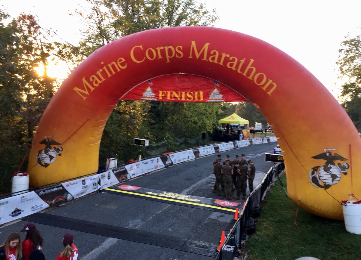lanceingthing's tweet photo. Morning sunrise at #IwoJimamemorial during the #mcm17 #marinecorpmarathon https://t.co/8jUlFgwXgi