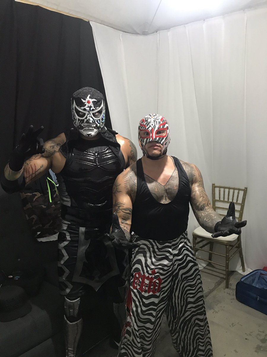 PENTAELZEROM's tweet photo. Me preguntaron que como quien me gustaría ser?y mi respuesta es como..@reymysterio el es ejemplo de umildad! Algo que a muchos se les olvida https://t.co/D00jA0iTEg
