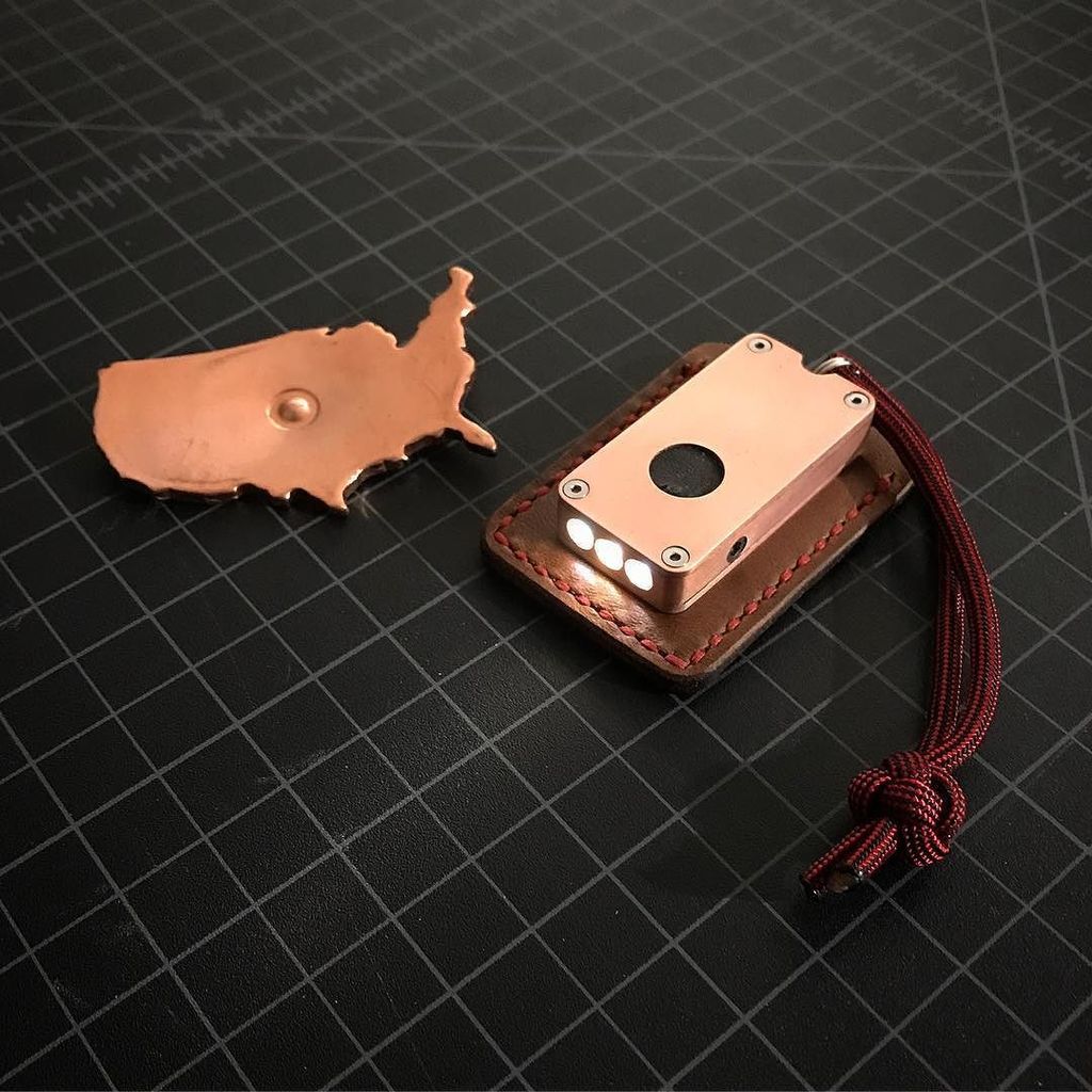 leatherworksUSA's tweet image. Even though I prefer brass, it&apos;s nice to carry some copper now and then. #copperedc #leatherworksusa #copperusa #c… ift.tt/2l89KMl