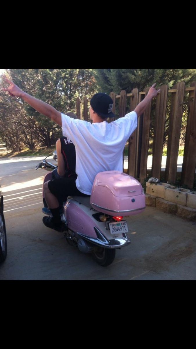 AnTony_SandPony's tweet photo. Throwback to forever ago me nd Jake mobbing the pink vespa around D-town it was all fun till we tried to wheelie nd died #DTM #MARKLAR https://t.co/rgNDVdZCKV
