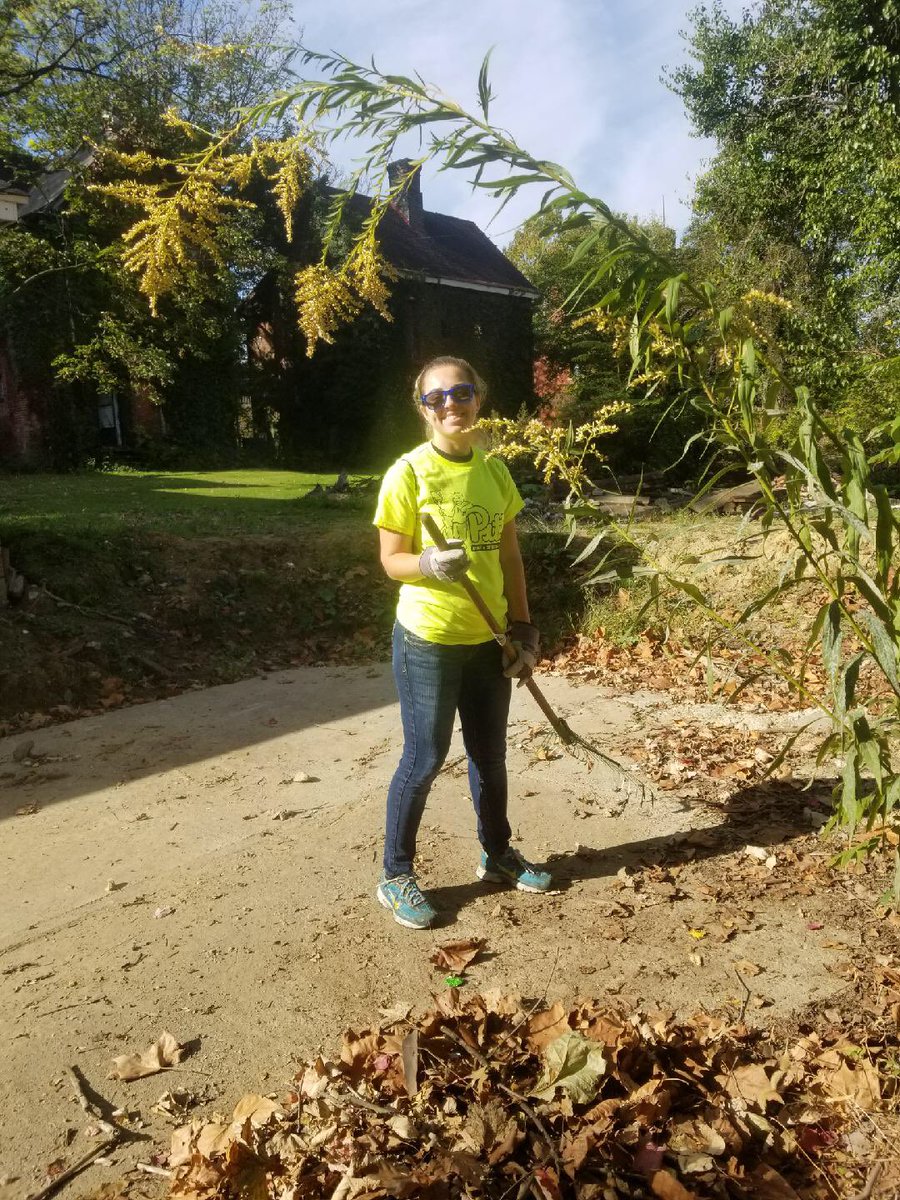 kdppitt's tweet photo. Our members did a great job cleaning up around Wilkinsburg for #PMADD yesterday! Thank you to @PittServes for organizing! #PMADD17 #pittnow https://t.co/KoHhsiVfOc