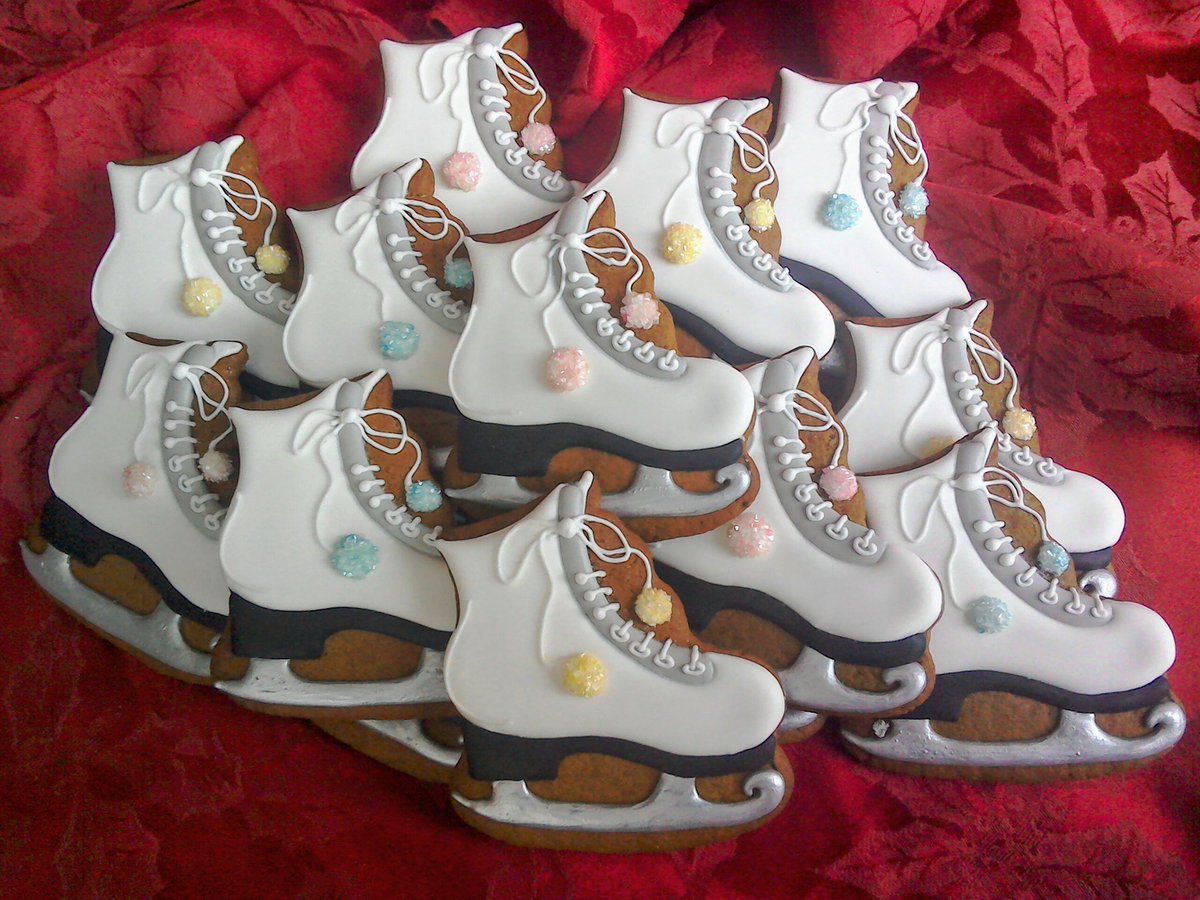 ShockedCookies's tweet photo. Ice skates completed - beautifully simple &amp; made especially for @KelhamIsland Xmas Fayre #shellshockedcookies #icedcookie #gingerbread #xmas https://t.co/GH1ITdshLm