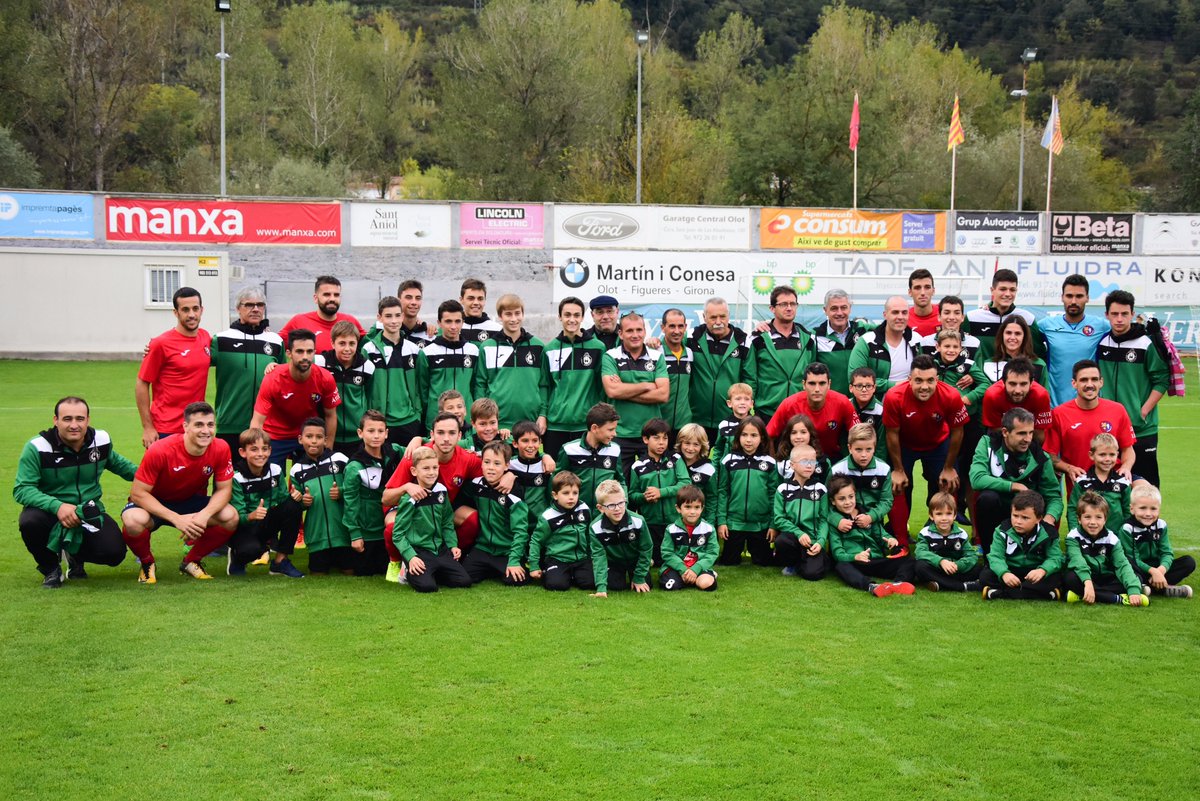 UEO1921's tweet photo. Avui ens han visitat els veïns del @fbpreses amb una representació del seu futbol base. Ben tornats a l'Estadi! #femcomarca #orgullgarrotxí https://t.co/PTwKz2SPhM