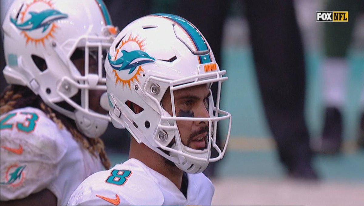 Cutler knocked out, Moore leads comeback win over Jets bit.ly/2yG5NSe?source… https://t.co/ArFNfvP4Nw