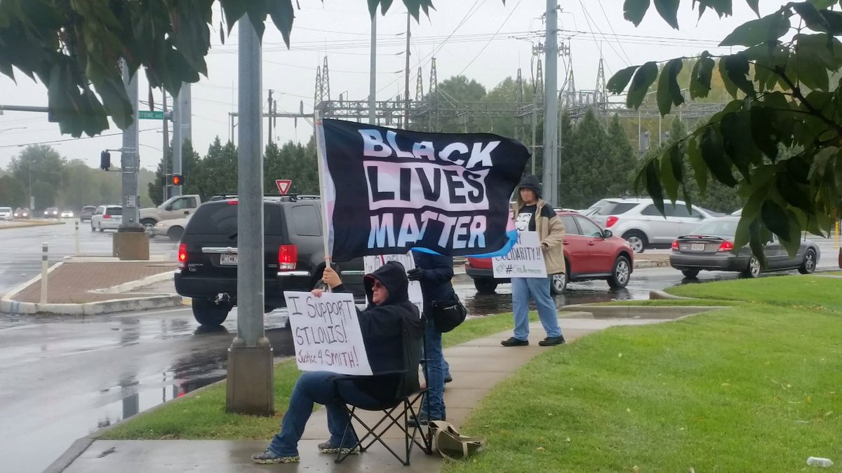 TheVikChick's tweet photo. #SGF Sunday Solidarity with #StLActivists #ExpectUs #StLVerdict https://t.co/8GwX5U1NN2