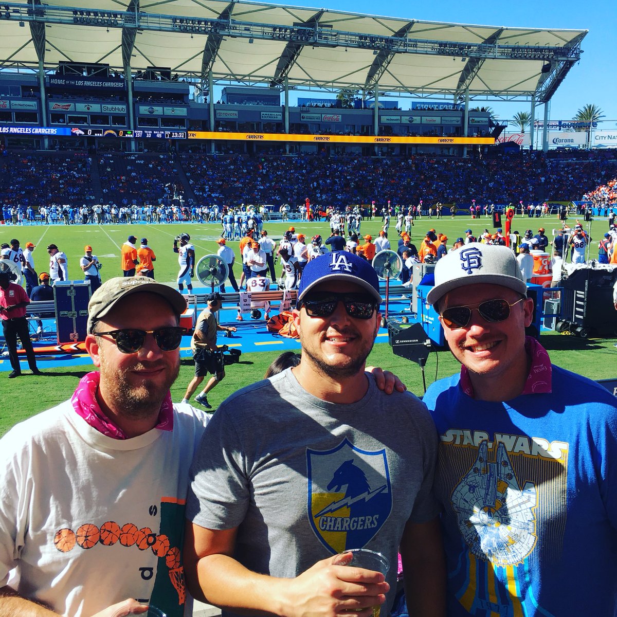 NonStopTrailers's tweet photo. Nothing like some @NFL football with the fine folks at #MobScene! #BroncosVsChargers #TrailerMusic #NonStopTrailers #MusicSupervisors https://t.co/MaljHtYhyG