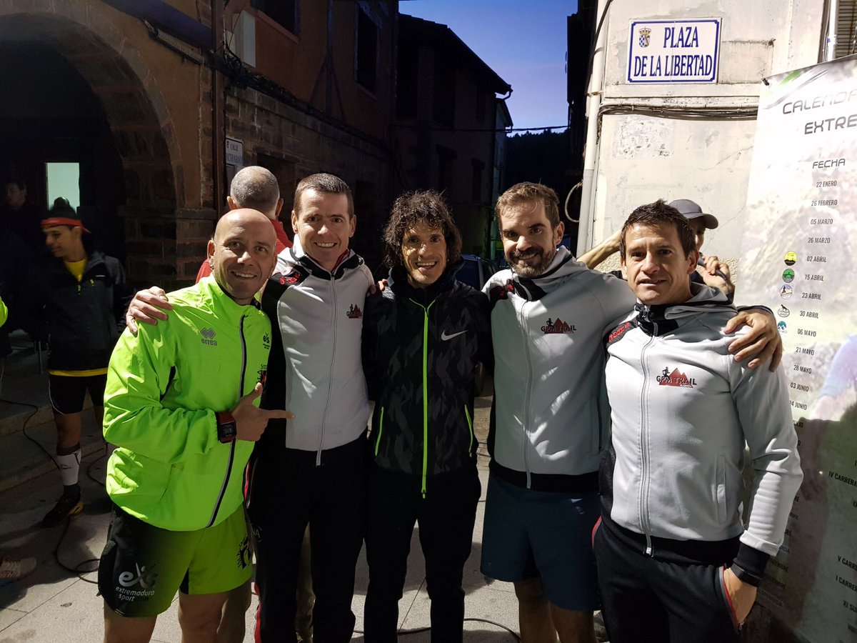 Nuestros <a href="/TeoClemente/">Teo Clemente</a> <a href="/oscargsas/">Óscar Sas</a> <a href="/Pelejebre/">Roberto Martín</a> <a href="/marchelo1274/">Marco Fernandez</a> con el gran <a href="/DepaRunner/">Depa</a> antes de la salida del Trail Cumbres Hurdanas <a href="/ies_camino/">Territorio Hurdes</a>