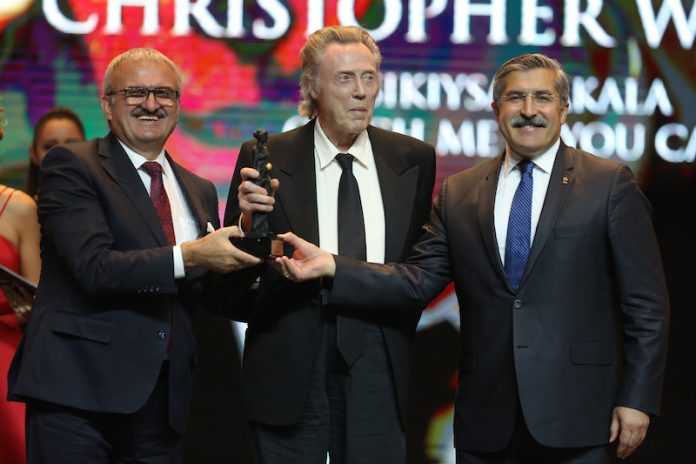 dirensanatcom's tweet photo. 54. AFF’nin Açılışı Yapıldı / Onur Ödülleri Verildi
https://t.co/vHhAMblJPy #54 #antalya #film #festivali #onur #odulleri https://t.co/4IZhJRh6up