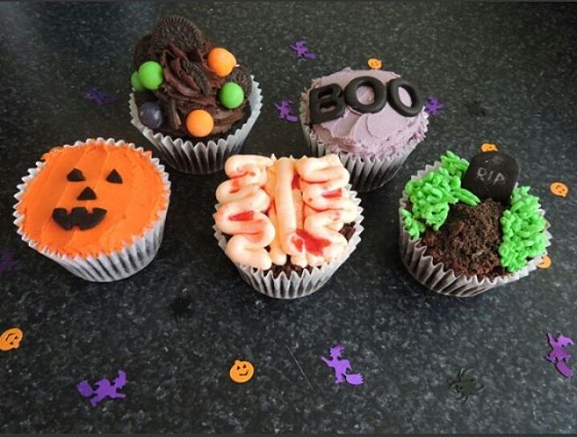 Countdown to... 🎃🍬👻! Come and get in the Halloween spirit with these spooky cupcakes... OooooOOoooh! ow.ly/LmN830g2S86