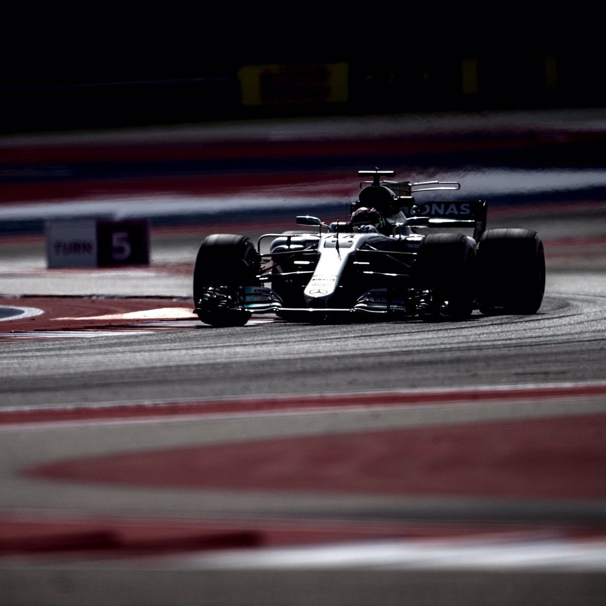 F1_Central's tweet photo. HAMILTON WINS THE AMERICAN GRAND PRIX!

Vettel 2nd
Raikkonen  3rd

More to follow... https://t.co/2mEvJ6xCW5