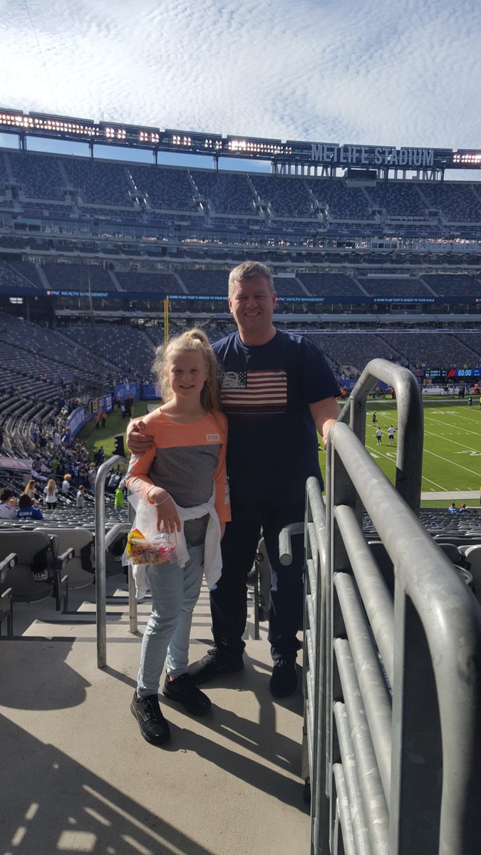LesleyTimperley's tweet photo. Here from the UK Liverpool forfilling a lifetime dream for my husband #giantspride @Giants https://t.co/sKNvhamuDB