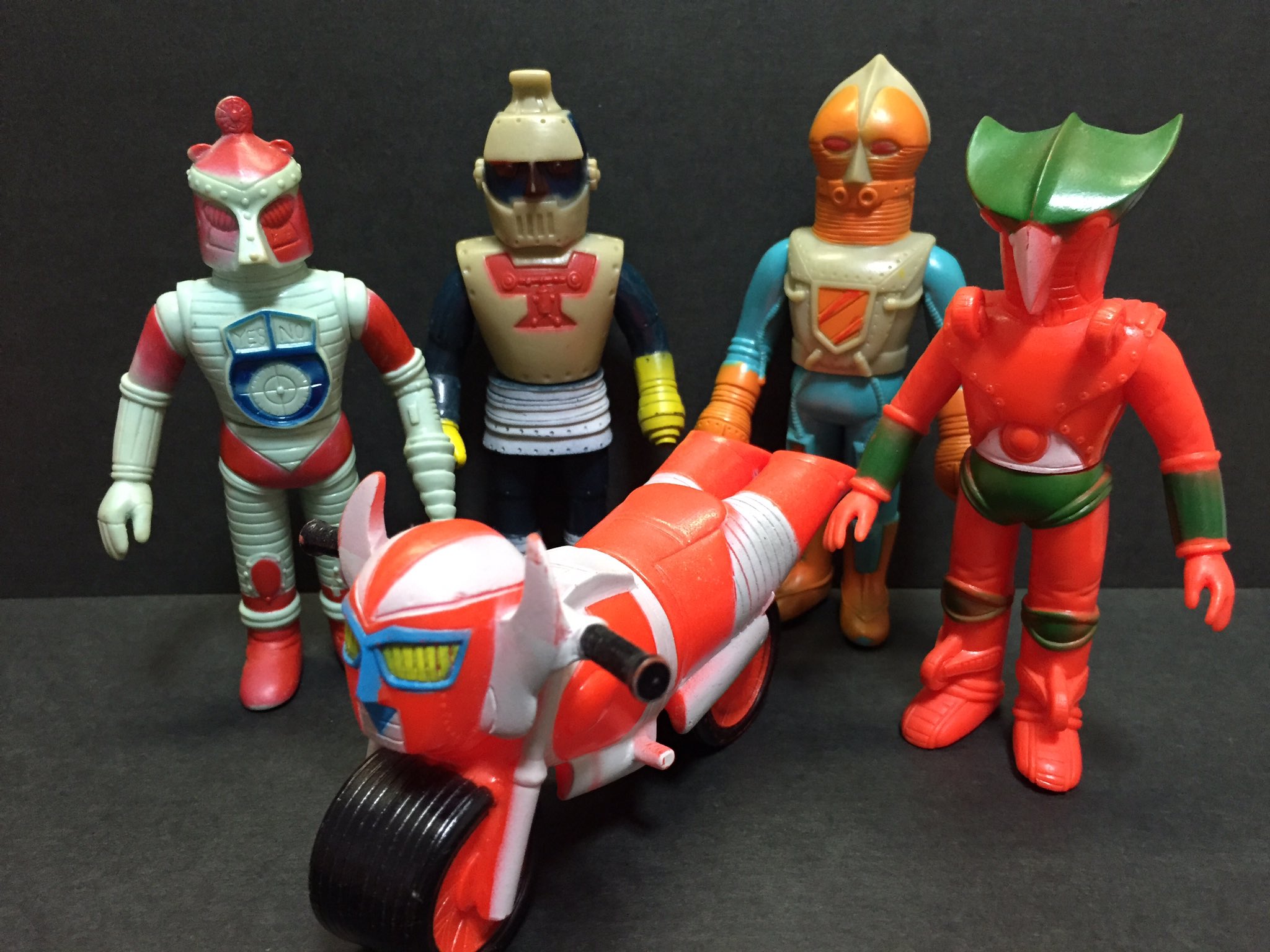 ブルマァク 製 電人ザボーガー ミニソフビ セット Amazon.co.jp: ミニソフビ ブルマァク 電人ザボーガー 恐竜軍団