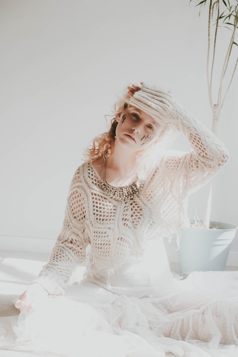_TheLadyandRock's tweet photo. Sun healer / Model: Phi / Yours truly  #photographer #stylist #hmua https://t.co/0uOZYpgmui