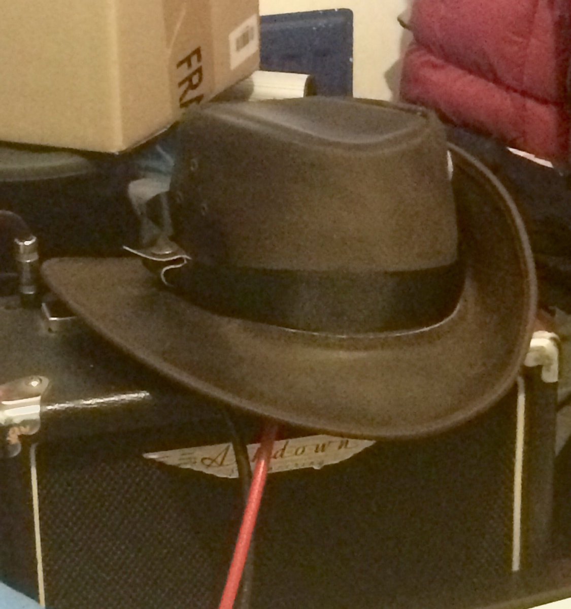 5thdoctorfivey's tweet photo. Hat has been finally pinned!!! Yaaaay!! :D #TF2 #Cosplay #Sniper #AussieHat https://t.co/CMGDqvCZID