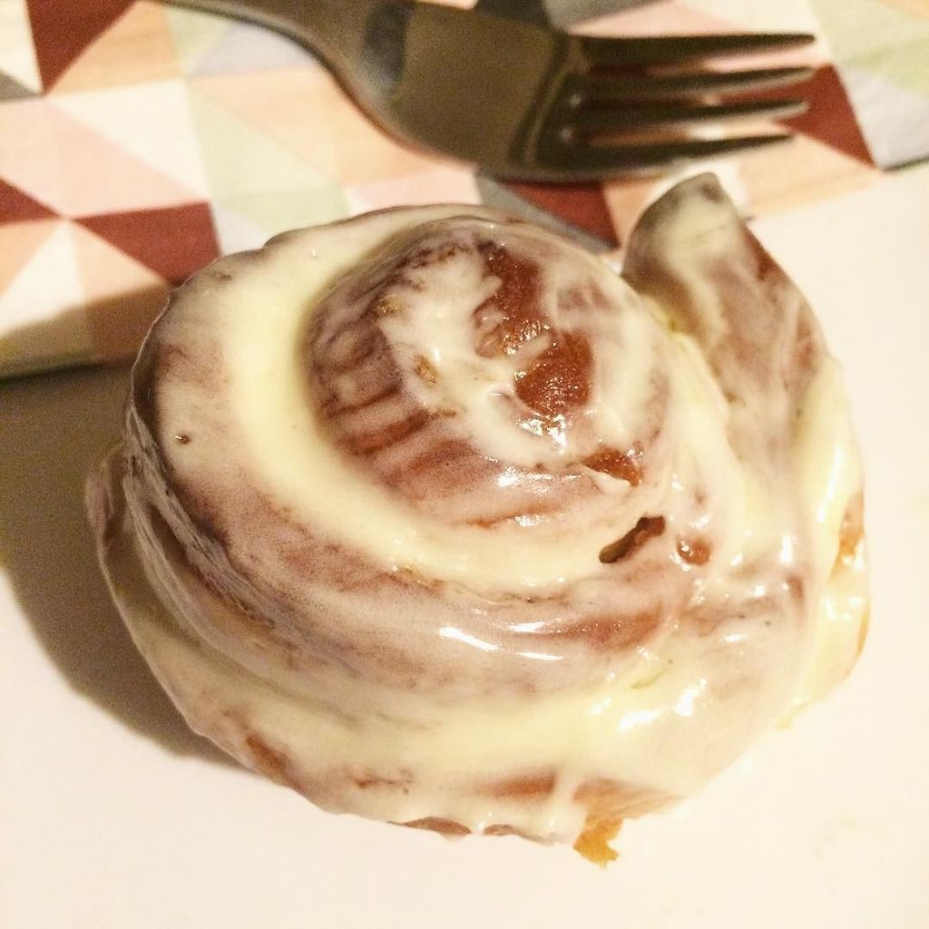 ift.tt/2zFY7zA Late night cinnamon roll action. #ferienzeitbestezeit