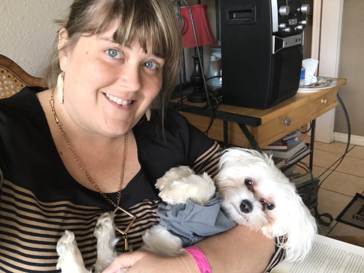 _AprilGriffin's tweet image. School law is awesome!  Buddy is helping me out! #masterswork #uttylergraduatestudies @UTTylerSoE  #MayGRAD #🙌🏼🙌🏼