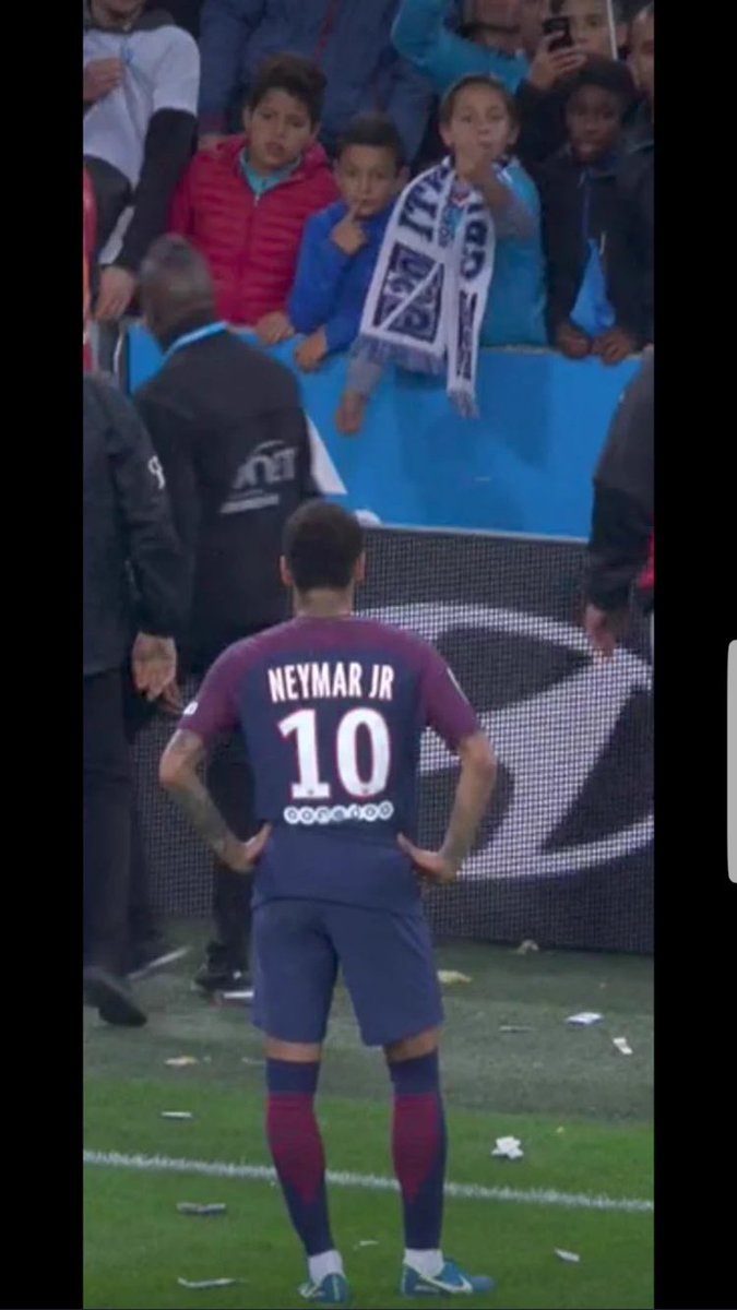 MadinMahdi's tweet photo. Que va faire Neymar ?
1. Couper ses couilles lui foutre dans la bouche 
2. Couper son doigt et dans le cul
#OMPSG https://t.co/7avjncyucw