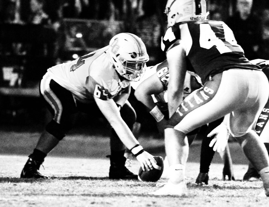ucansimplyb's tweet photo. DCHS, Sophomore 2017
Grant Copeland , 6’4” 250
@gcopeland64 #righttackle #center #longsnapper #shortsnap #OLineStateOfMind https://t.co/4HdIxyXa3N