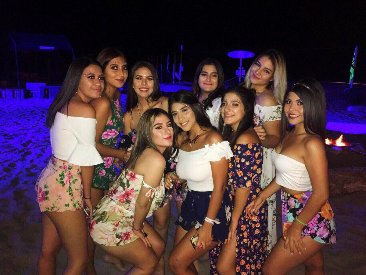 maiteveraes's tweet photo. #marefest #peques #mecaiosho #estoycoja #jugosemaracuya ❤❤❤❤❤ https://t.co/Zo2EzVg5GV