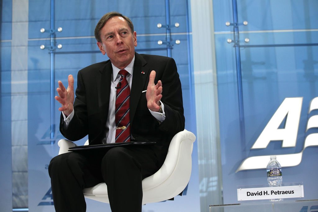 thehill's tweet photo. Petraeus pushes back on Sarah Sanders: It's fair game to criticize generals https://t.co/v5iIGDALQA https://t.co/5d0omTcJn3