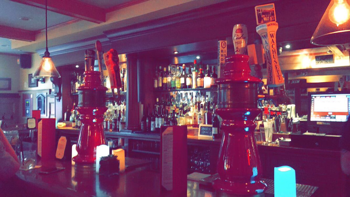 401_Mixologist's tweet photo. This is where it's at this Sunday! 💕🍻#cheers #thepointtavern #providence #rhodeisland #eatlocal #drinklocal #localri https://t.co/j4E0nMdZTe