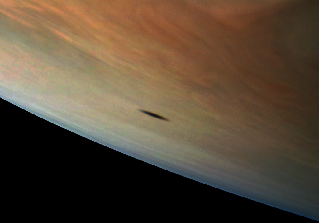 NASA's tweet photo. Jupiter’s moon Amalthea casts a shadow on the gas giant planet in this image captured by @NASAJuno on Sept. 1: https://t.co/jyeuzgkoP1 https://t.co/2P5W0too56