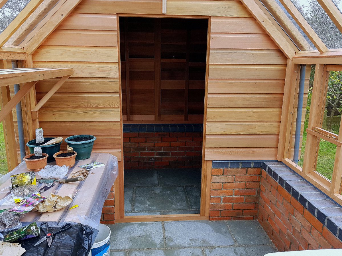 ChubbOwen's tweet photo. Our #Castlebellingham clients required a greenhouse and garden shed, our stylish #Combi was the perfect solution! https://t.co/nGH7a8qtYB