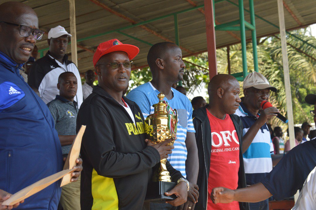 VoixPrince's tweet photo. Son Excellence le 1erVP du Burundi @Sindimwo_G a rehaussé de sa présence le tournoi de Basket-ball dédié a nos héros nationales https://t.co/Adyv7hn2F8