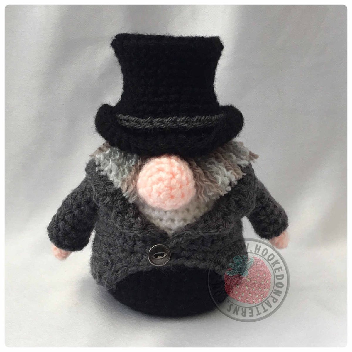 hookedpatterns's tweet photo. Santa Gonk #Crochet Pattern 
https://t.co/24YpgvzuDs
#ChristmasIsComing #ChristmasCrochet #Yarn #handmadehour #Gonk #Santa #LoveCrochet https://t.co/OBS5VI340J