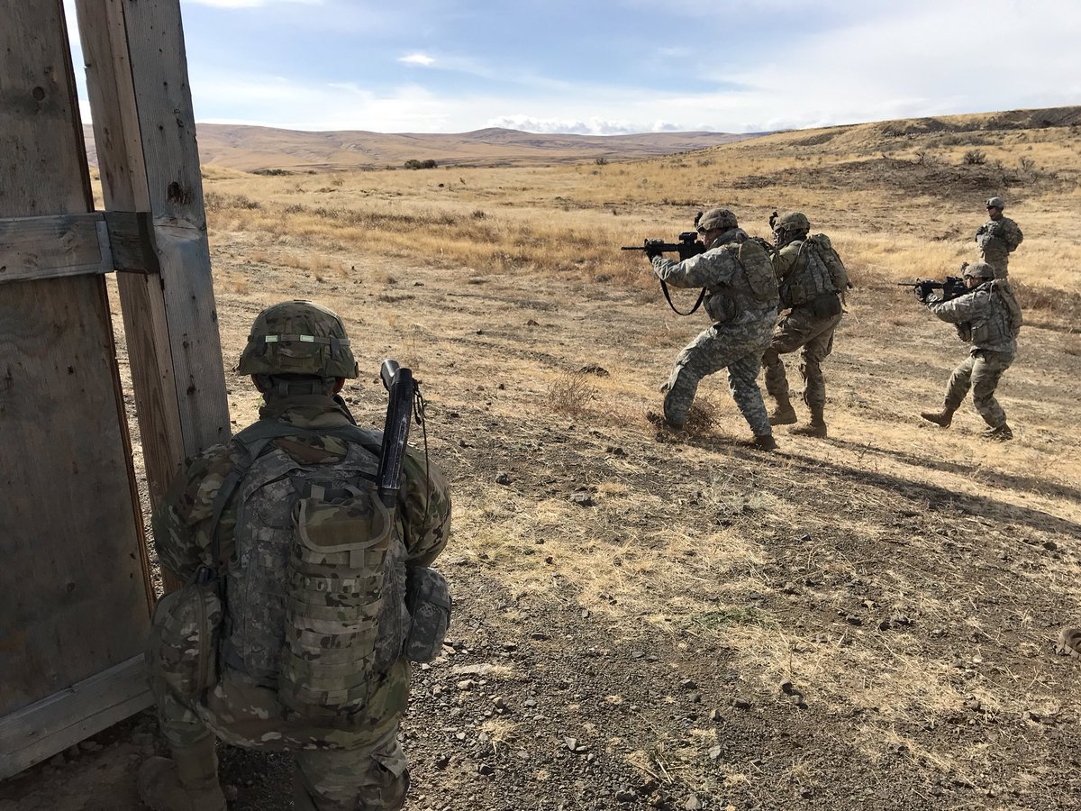 1_23IN_CDR's tweet photo. Comanche 2nd PLT showed solid trenchwork &amp; room clearing skills as they brought some lethality on the @donovianarmy. Nice work! https://t.co/qzhrqQDvtK
